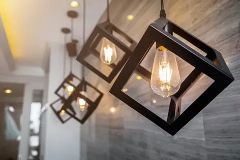 راهنمای کامل انتخاب سرپیچ چراغ مدرن دکوراتیو برای فضاهای خاص و شیک